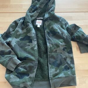 Boys 6 piece size 7/8 Camo Cat and Jack Jacket, sweatshirts bundle